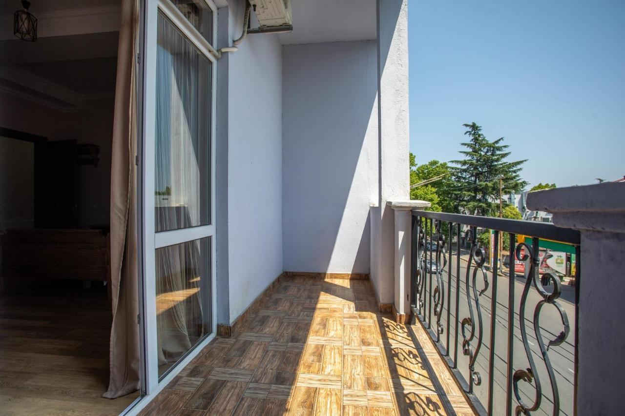 Hotel Phasis Kutaissi Exterior foto
