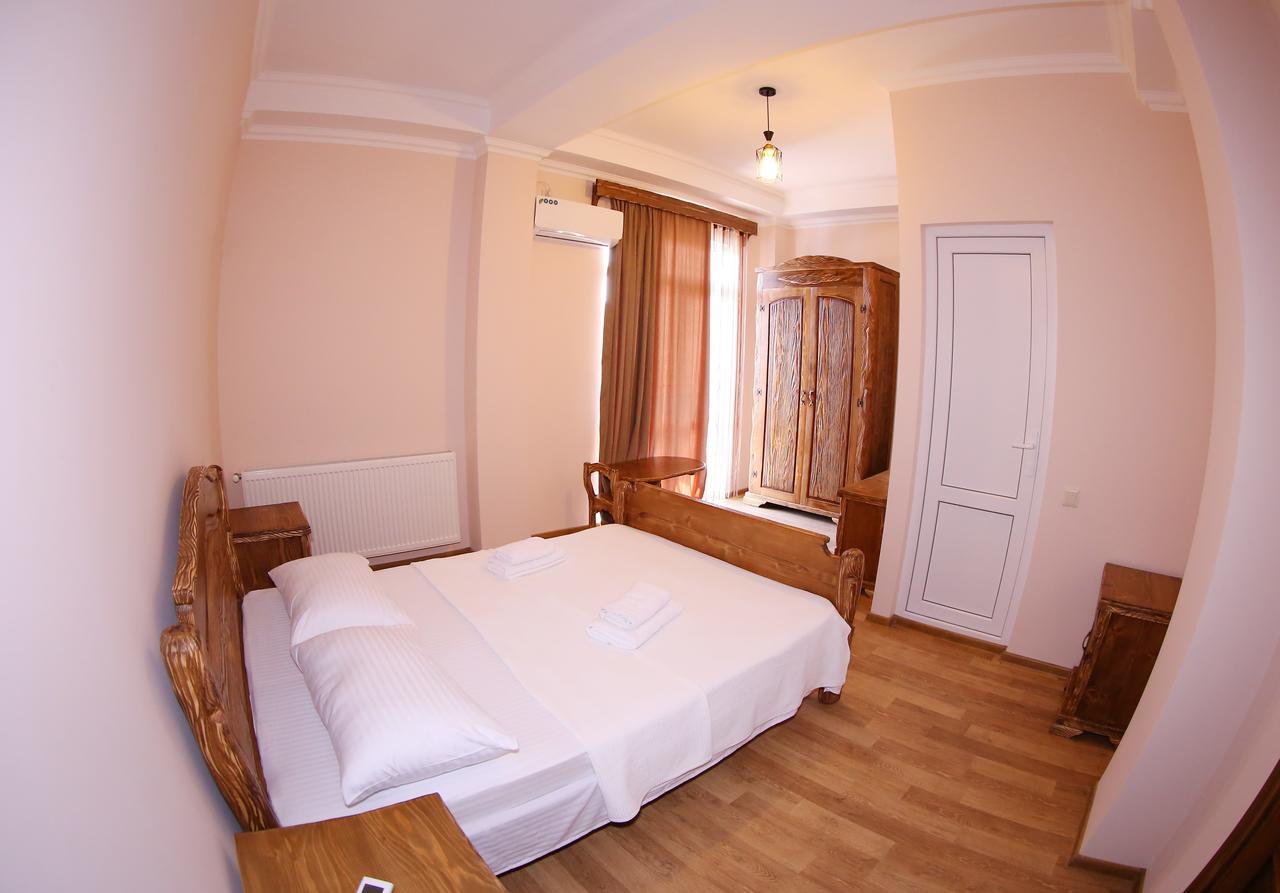 Hotel Phasis Kutaissi Exterior foto