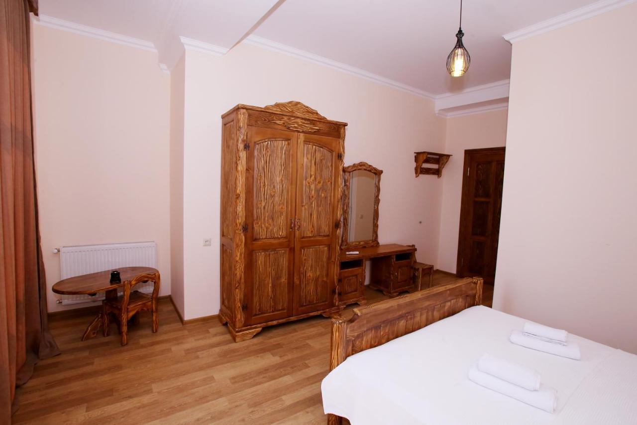 Hotel Phasis Kutaissi Exterior foto